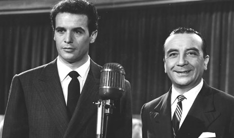 Bobby Deglané y Paco Rabal en la película Historia de la Radio, dirigida por José Luís Sáenz de Heredia